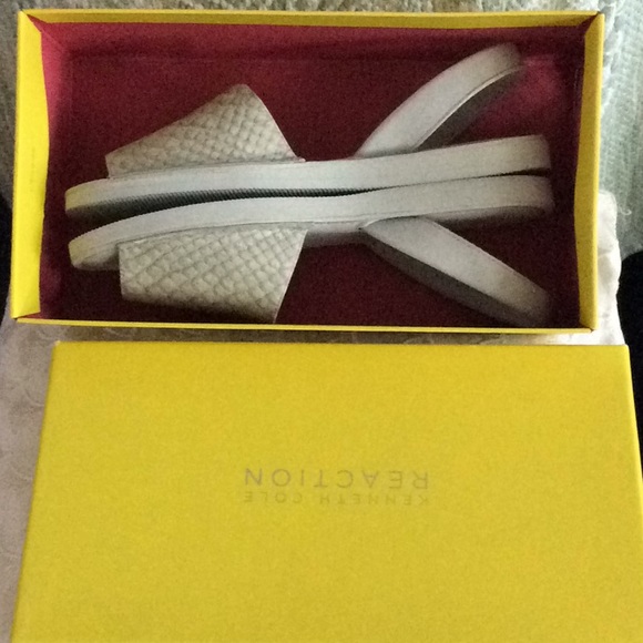 Kenneth Cole REACTION Sandal - Picture 15 of 16